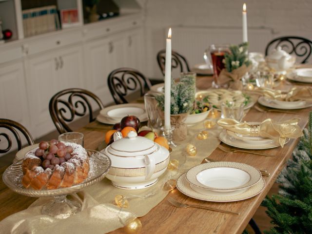 Bieżnik na stole złoty