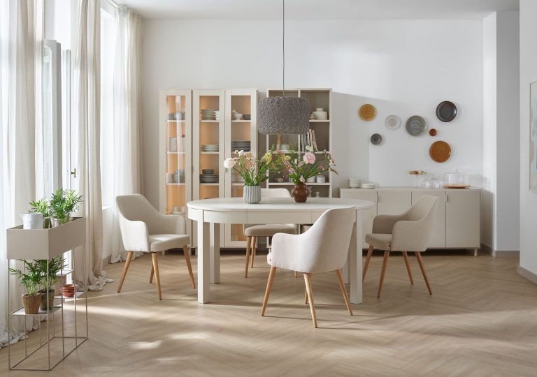 Stół w domu rodzinnym – jak wybrać model idealny do wspólnych posiłków, nauki i zabawy?